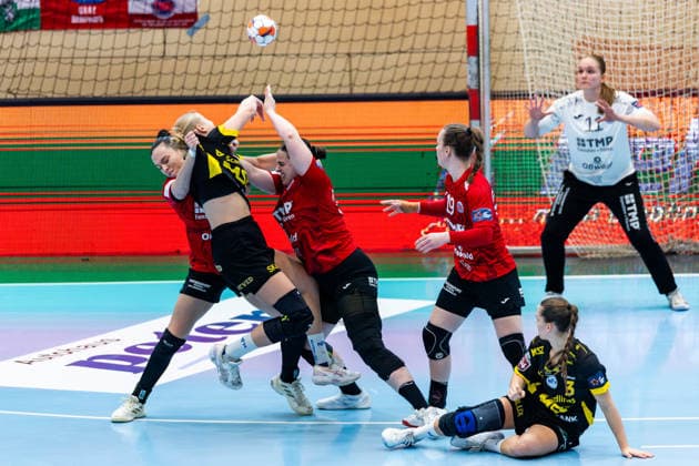 29 03 2026, GER, Handball, Women, Season 2025 2026, EHF European League, Quarter-finals, Thueringer HC Nykobing Falster Handbold Jana Scheib Thueringer HC,20 , Nanna Hinnerfeldt Andersen Nykobing Falster Handbold , Josefine Hanfland Thueringer HC,57 , Luca Farago Thueringer HC,19 , Clara Ronde Haugaard Bang Nykobing Falster Handbold 99947 Bad Langensalza Salza Halle Sporthalle Mehrz Thüringen Germany