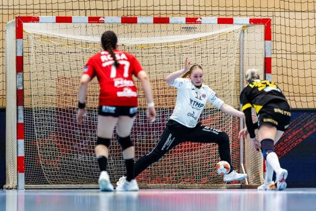 29 03 2026, GER, Handball, Women, Season 2025 2026, EHF European League, Quarter-finals, Thueringer HC Nykobing Falster Handbold Clara Lerby Nykobing Falster Handbold , Laura Kuske Thueringer HC,11 99947 Bad Langensalza Salza Halle Sporthalle Mehrz Thüringen Germany