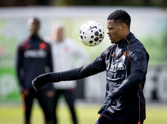 ZEIST - Denzel Dumfries during a training session of the Dutch national team, Nationalteam in the run-up to a friendly match against Ecuador. KOEN VAN WEEL ANP xVIxANPxSportx xxANPxIVx 554728029 originalFilename: 554728029.jpg