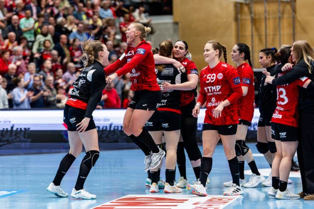 29 03 2026, GER, Handball, Women, Season 2025 2026, EHF European League, Quarter-finals, Thueringer HC Nykobing Falster Handbold exuberant jubilation among the Thueringer HC team, with Anna Szabo Thueringer HC,26 , Rikke Hoffbeck Petersen Thueringer HC,22 99947 Bad Langensalza Salza Halle Sporthalle Mehrz Thüringen Germany