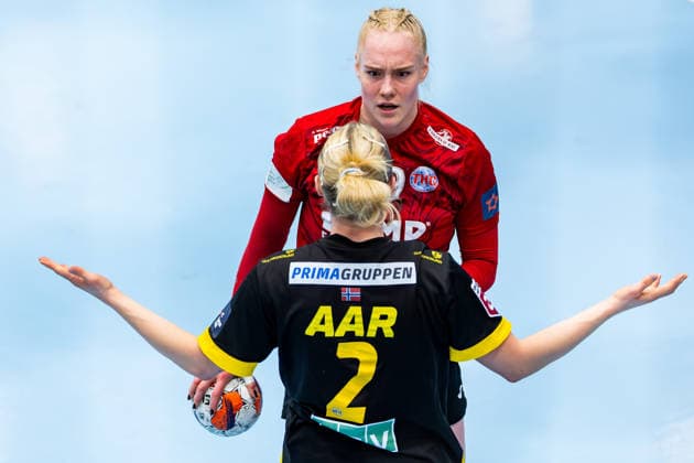 29 03 2026, GER, Handball, Women, Season 2025 2026, EHF European League, Quarter-finals, Thueringer HC Nykobing Falster Handbold Caroline Aar Jakobsen Nykobing Falster Handbold , Johanna Reichert Thueringer HC,29 99947 Bad Langensalza Salza Halle Sporthalle Mehrz Thüringen Germany