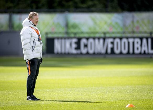 ZEIST - National coach Ronald Koeman during a training session of the Dutch national team, Nationalteam in the run-up to a friendly match against Ecuador. KOEN VAN WEEL ANP xVIxANPxSportx xxANPxIVx 554729103 originalFilename: 554729103.jpg