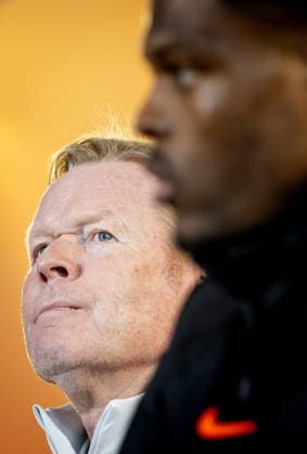 ZEIST - National coach Ronald Koeman and Denzel Dumfries of the Dutch national team, Nationalteam look ahead to the friendly match against Ecuador. KOEN VAN WEEL ANP xVIxANPxSportx xxANPxIVx 554734234 originalFilename: 554734234.jpg
