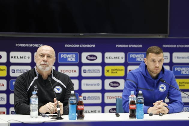 FIFA World Cup, WM, Weltmeisterschaft, Fussball 2026 qualifiers md-1 - Bosnia and Herzegovina Bosnia s head coach Sergej Barbarez (L) and striker Edin Dzeko (R) attend a press conference, PK, Pressekonferenz in Sarajevo, Bosnia and Herzegovina, 30 March 2026. Bosnia and Herzegovina will face Italy in their FIFA World Cup 2026 European playoff soccer match on 31 March 2026. Sarajevo Bosnia And Herzegovina  Copyright: xAMERxKAJMOVICx