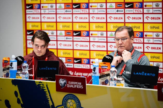 260330 Jakub Kaminski and head coach Jan Urban of the Polish national football team at a press conference on March 30, 2026 in Stockholm Photo Jesper Zerman BILDBYRAN kod JZ JZ0695 fotboll football soccer fotball vm kval kval fifa world cup qualifier qualifier presskonferens press conference polen poland bbeng  Copyright: JESPERxZERMAN BB260330JZ061