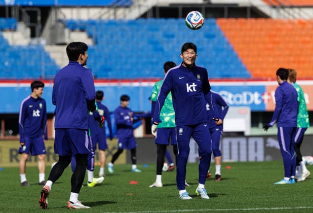 Football, South Korea national team, training