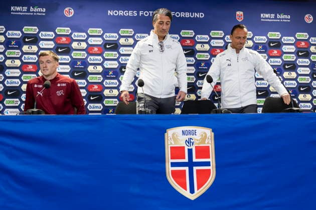 Switzerland national team, Nationalteam training and press conference, PK, Pressekonferenz Michel Aebischer, Head coach Murat Yakin and Adrian Arnold, Head of Corporate Communications at the Swiss Football Association, form left, speak during a press conference of the Swiss national soccer team, one day before the international soccer match between Norway and Switzerland at the Ullevaal Stadium in Oslo, Norway, 30 March 2026. OSLO Norway Copyright: xCYRILxZINGAROx
