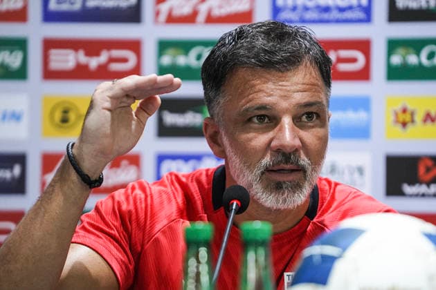 press conference, PK, Pressekonferenz Thailand V Turkmenistan - AFC Asian Cup 2027 Qualifiers. Anthony Hudson, head coach of the Thailand national team, Nationalteam attends a press conference ahead of the AFC Asian Cup 2027 Qualifiers match between Thailand and Turkmenistan at Rajamangala National Stadium in Bangkok, Thailand, on March 31, 2026. Bangkok Bangkok Thailand  Copyright: xAnusakxLaowilasx originalFilename:laowilas-notitle260330_nphE6.jpg