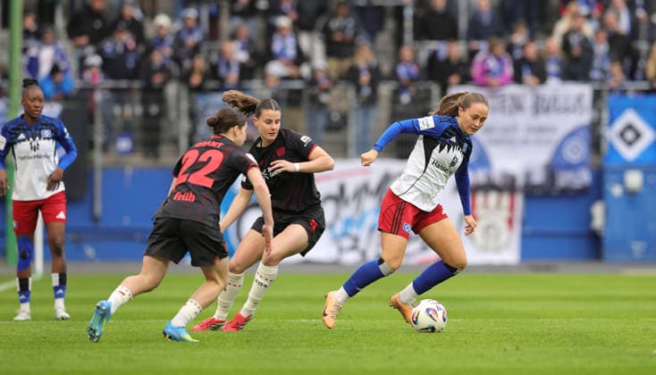 Photo on the ball Camilla Linberg HSV vs Caroline KEHRER Leverkusen Soccer Pixel Bundesliga Women on Mon 30 03 2026 Hamburger SV Bayer 04 Leverkusen