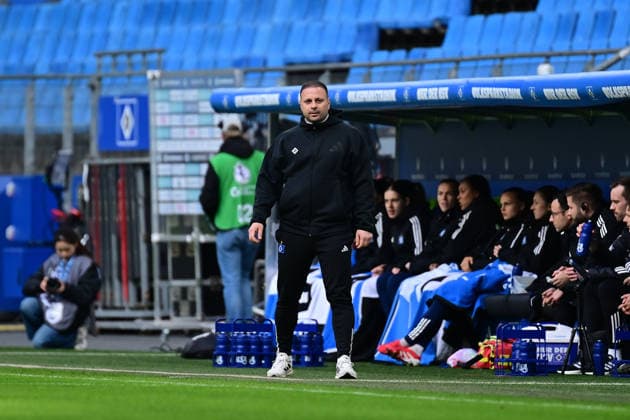 Soccer I Women I Season 2025 2026 I Bundesliga I 22 Matchday I Hamburger SV Bayer 04 Leverkusen I 30 03 2026 Eren Sen Co Coach, Hamburger SV as coach at the line Single photo, cropped image, single image, cut out, isolated subject, sports shot, close-up, cropped, cropped shot, shot, single Hamburg Volkspark, Volksparkstadion, stadium, Volkspark Stadion Hamburg Germany Copyright: xLobeca FelixxSchlikisx