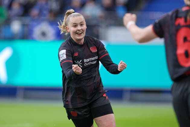 from left goal scorer Vanessa Fudalla Bayer 04 Leverkusen, 21 and Katharina Piljic Bayer 04 Leverkusen, 6 with goal celebration, jubilation, cheering, optimistic, game scene, highlight, joy about the goal to 0 1, THE DFB REGULATIONS PROHIBIT ANY USE OF PHOTOGRAPHS AS IMAGE SEQUENCES AND OR QUASI VIDEO , 30 03 2026, Hamburg Germany , Football, Google Pixel Womens Bundesliga, Hamburger SV Bayer 04 Leverkusen xobx