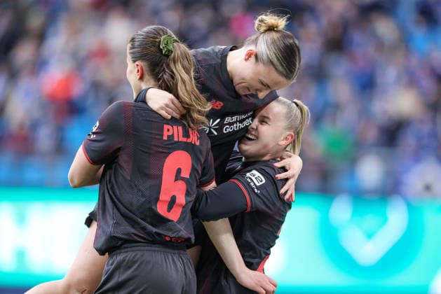 from left Katharina Piljic Bayer 04 Leverkusen, 6 , Estrella Merino Gonzalez Bayer 04 Leverkusen, 10 and goal scorer Vanessa Fudalla Bayer 04 Leverkusen, 21 with goal celebration, cheering, jubilant, optimistic, game scene, highlight, joy about the goal for 0 1, THE DFB REGULATIONS PROHIBIT ANY USE OF PHOTOGRAPHS AS IMAGE SEQUENCES AND OR QUASI VIDEO , 30 03 2026, Hamburg Germany , Football, Google Pixel Womens Bundesliga, Hamburger SV Bayer 04 Leverkusen xobx