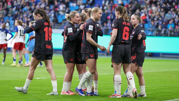 Bayer 04 Leverkusen players with goal celebration, cheering, jubilant, optimistic, game scene, highlight, joy about the goal to 0 1, THE DFB REGULATIONS PROHIBIT ANY USE OF PHOTOGRAPHS AS IMAGE SEQUENCES AND OR QUASI VIDEO , 30 03 2026, Hamburg Germany , Football, Google Pixel Womens Bundesliga, Hamburger SV Bayer 04 Leverkusen xobx