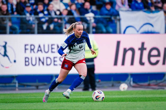 Google Pixel Womens Bundesliga Hamburger SV vs Bayer 04 Leverkusen, 30 03 2026 Mia Büchele Hamburger SV, 17 Soccer, Google Pixel Womens Bundesliga, 22 Matchday Hamburger SV vs Bayer 04 Leverkusen on 30 03 2026 at Volksparkstadion, Hamburg DFB REGULATIONS PROHIBIT ANY USE OF PHOTOGRAPHS AS IMAGE SEQUENCES AND OR QUASI VIDEO Copyright: xBEAUTIFULxSPORTS Tonhäuserx