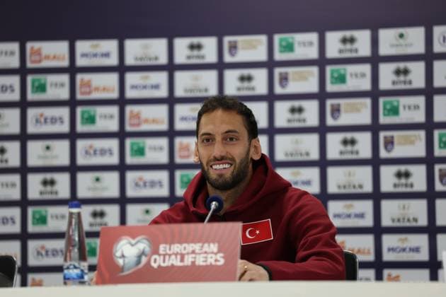 30 MAR 2026 SOCCER KO PLAY-OFFS EUROPEAN QUALIFIERS, Turkey national team, Nationalteam Pre-Match press conference, PK, Pressekonferenz Hakan Ã‡alhanoÄülu of the Türkiye national team speaks during a pre-match press conference ahead of the KO play-offs European Qualifiers match Pristina Pristina, Kosovo Fadil Vokrri Stadium Fadil Vokrri Stadium KOSOVO