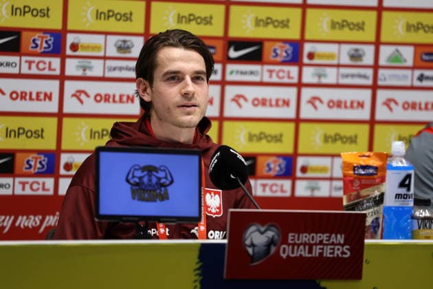 SOLNA 30.03.2026 KONFERENCJA PRASOWA REPREZENTACJI POLSKI --- POLISH FOOTBALL national team, Nationalteam press conference, PK, Pressekonferenz JAKUB KAMINSKI FOT. PIOTR KUCZA FOTOPYK NEWSPIX.PL --- newspix.pl POLAND OUT! 