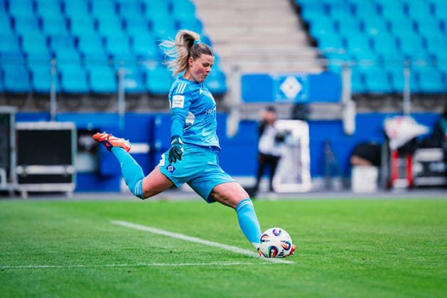 Google Pixel Womens Bundesliga Hamburger SV vs Bayer 04 Leverkusen, 30 03 2026 Lea Paulick Hamburger SV, 25 Soccer, Google Pixel Womens Bundesliga, 22 Matchday Hamburger SV vs Bayer 04 Leverkusen on 30 03 2026 at Volksparkstadion, Hamburg DFB REGULATIONS PROHIBIT ANY USE OF PHOTOGRAPHS AS IMAGE SEQUENCES AND OR QUASI VIDEO Copyright: xBEAUTIFULxSPORTS Tonhäuserx