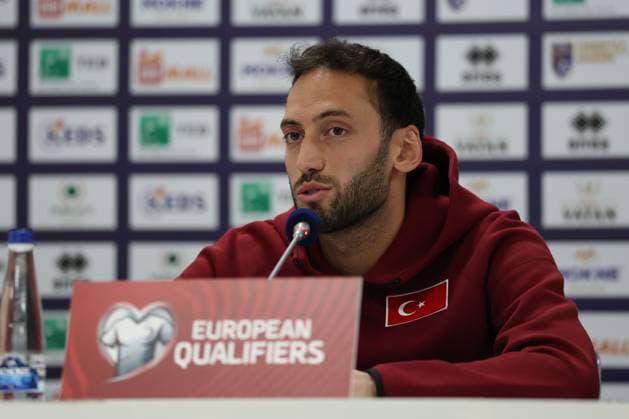 30 MAR 2026 SOCCER KO PLAY-OFFS EUROPEAN QUALIFIERS, Turkey national team, Nationalteam Pre-Match press conference, PK, Pressekonferenz Hakan Calhanoglu of the Türkiye national team speaks during a pre-match press conference ahead of the KO play-offs European Qualifiers match Pristina Pristina, Kosovo Fadil Vokrri Stadium Fadil Vokrri Stadium KOSOVO