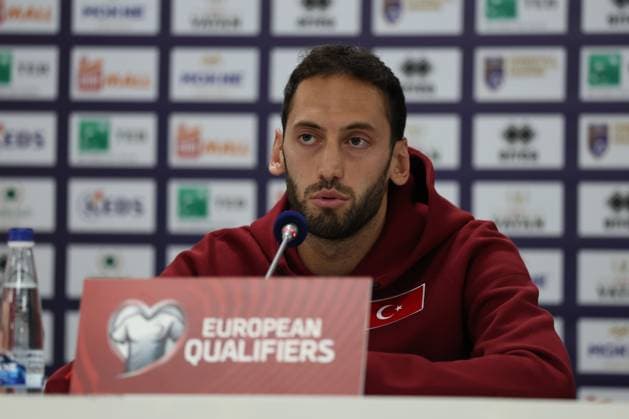 30 MAR 2026 SOCCER KO PLAY-OFFS EUROPEAN QUALIFIERS, Turkey national team, Nationalteam Pre-Match press conference, PK, Pressekonferenz Hakan Calhanoglu of the Türkiye national team speaks during a pre-match press conference ahead of the KO play-offs European Qualifiers match Pristina Pristina, Kosovo Fadil Vokrri Stadium Fadil Vokrri Stadium KOSOVO