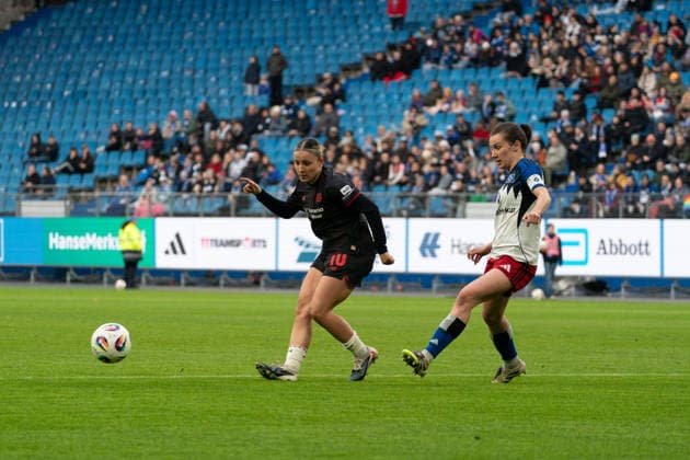 HAMBURG, GERMANY - MARCH 30: Estrella Merino Gonzalez (10 Bayer 04 Leverkusen) during the Google Pixel Frauen-Bundesliga between Hamburger SV and Bayer 04 Leverkusen at Stadion Hoheluft on March 30, 2026 in Hamburg, Germany. (Photo by Qianru Zhang Press Photo) Copyright: xQianruxZhang SPPx Sportspressphoto_SPR121796