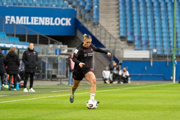 HAMBURG, GERMANY - MARCH 30: Estrella Merino Gonzalez (10 Bayer 04 Leverkusen) during the Google Pixel Frauen-Bundesliga between Hamburger SV and Bayer 04 Leverkusen at Stadion Hoheluft on March 30, 2026 in Hamburg, Germany. (Photo by Qianru Zhang Press Photo) Copyright: xQianruxZhang SPPx Sportspressphoto_SPR121799
