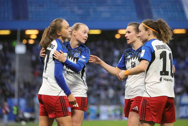 Photo Cheering HSV damen after the 1 1 equalizer by Camilla Linberg HSV Fussball Pixel Bundesliga der Frauen am Mo 30 03 2026 Hamburger SV Bayer 04 Leverkusen