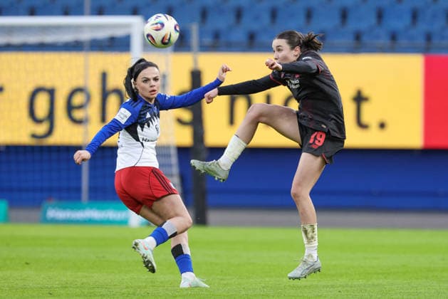 from left Nigar Mirzaliyeva Hamburger SV, HSV, 4 and Loreen Bender Bayer 04 Leverkusen, 19 in duel, duel, dynamics, action, action, game scene, THE DFB REGULATIONS PROHIBIT ANY USE OF PHOTOGRAPHS AS IMAGE SEQUENCES AND OR QUASI VIDEO , 30 03 2026, Hamburg Germany , Football, Google Pixel Womens Bundesliga, Hamburger SV Bayer 04 Leverkusen xobx