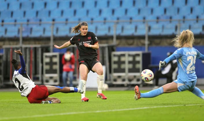 Photo Goal celebration at Leverkusen after Katharina PILJICs 1-2 goal, here she shoots against goalkeeper Lea Paulick and left Magou DOUCOURE HSV Fussball Pixel Bundesliga der Frauen on Mon 30 Mar 2026 Hamburger SV Bayer 04 Leverkusen