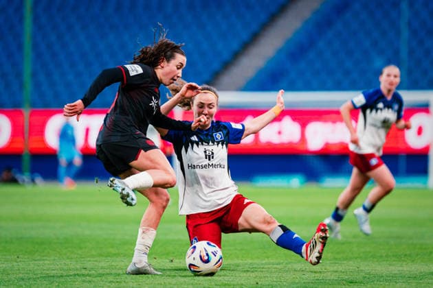 Google Pixel Womens Bundesliga Hamburger SV vs Bayer 04 Leverkusen, 30 03 2026 Loreen Bender Bayer 04 Leverkusen, 19 vs Melanie Brunnthaler Hamburger SV, 11 Soccer, Google Pixel Womens Bundesliga, 22 Matchday Hamburger SV vs Bayer 04 Leverkusen on 30 03 2026 at Volksparkstadion, Hamburg DFB REGULATIONS PROHIBIT ANY USE OF PHOTOGRAPHS AS IMAGE SEQUENCES AND OR QUASI VIDEO Copyright: xBEAUTIFULxSPORTS Tonhäuserx