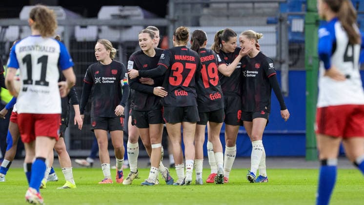 Bayer 04 Leverkusen players with goal celebration, cheering, jubilant, optimistic, game scene, highlight, joy about the goal to 1 3, THE DFB REGULATIONS PROHIBIT ANY USE OF PHOTOGRAPHS AS IMAGE SEQUENCES AND OR QUASI VIDEO , 30 03 2026, Hamburg Germany , Football, Google Pixel Womens Bundesliga, Hamburger SV Bayer 04 Leverkusen xobx