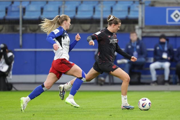2026 03 30 xfsx Soccer Google Pixel Women Bundesliga Hamburger Sportverein Bayer 04 Leverkusen v l Annalena Wucher Hamburger SV ,15 , Julia Mickenhagen Bayer 04 Leverkusen ,18 on the way to 3 1 for Bayer 04 Leverkusen DFL regulations prohibit any use of photographs as image sequences and or quasi video Copyright: HMBxMedia FernandoxSoares