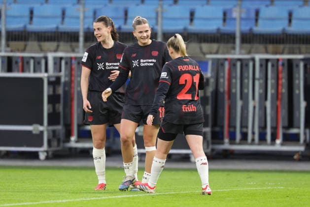 2026 03 30 xfsx football google pixel women Bundesliga Hamburger Sportverein Bayer 04 Leverkusen v l Julia Mickenhagen Bayer 04 Leverkusen ,18 macht das Tor zum 3 1 Bayer 04 Leverkusen DFL regulations prohibit any use of photographs as image sequences and or quasi video Copyright: HMBxMedia FernandoxSoares