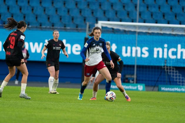 HAMBURG, GERMANY - MARCH 30: during the Google Pixel Frauen-Bundesliga between Hamburger SV and Bayer 04 Leverkusen at Stadion Hoheluft on March 30, 2026 in Hamburg, Germany. (Photo by Qianru Zhang Press Photo) Copyright: xQianruxZhang SPPx Sportspressphoto_SPR121804