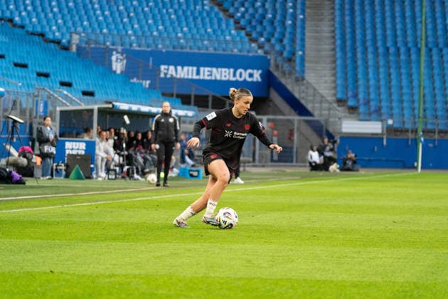HAMBURG, GERMANY - MARCH 30: Estrella Merino Gonzalez (10 Bayer 04 Leverkusen) during the Google Pixel Frauen-Bundesliga between Hamburger SV and Bayer 04 Leverkusen at Stadion Hoheluft on March 30, 2026 in Hamburg, Germany. (Photo by Qianru Zhang Press Photo) Copyright: xQianruxZhang SPPx Sportspressphoto_SPR121807