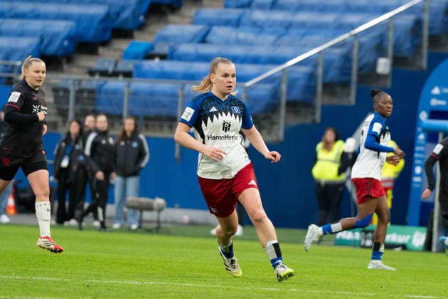 HAMBURG, GERMANY - MARCH 30: Svea Stoldt (8 Hamburger SV) during the Google Pixel Frauen-Bundesliga between Hamburger SV and Bayer 04 Leverkusen at Stadion Hoheluft on March 30, 2026 in Hamburg, Germany. (Photo by Qianru Zhang Press Photo) Copyright: xQianruxZhang SPPx Sportspressphoto_SPR121808
