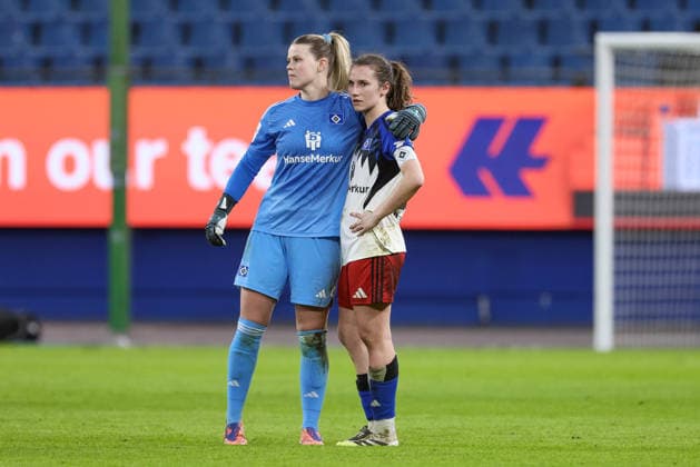 from left Lea Paulick goalkeeper, goalkeeper, Hamburger SV, HSV, 25 and Pauline Machtens Hamburger SV, HSV, 28 disappointed about the defeat, disappointment after the final whistle, final whistle, highlight, loser, lost, frustration, pessimistic, sad, THE DFB REGULATIONS PROHIBIT ANY USE OF PHOTOGRAPHS AS IMAGE SEQUENCES AND OR QUASI VIDEO , 30 03 2026, Hamburg Germany , Football, Google Pixel Womens Bundesliga, Hamburger SV Bayer 04 Leverkusen xobx