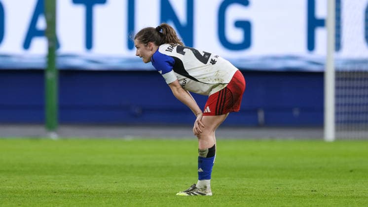 Pauline Machtens Hamburger SV, HSV, 28 disappointed about the defeat, disappointment after the final whistle, final whistle, highlight, loser, lost, frustration, pessimistic, sad, THE DFB REGULATIONS PROHIBIT ANY USE OF PHOTOGRAPHS AS IMAGE SEQUENCES AND OR QUASI VIDEO , 30 03 2026, Hamburg Germany , Football, Google Pixel Womens Bundesliga, Hamburger SV Bayer 04 Leverkusen xobx