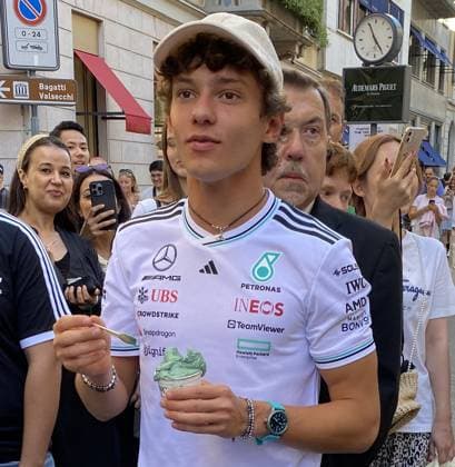 Mercedes driver Kimi Antonelli, winner of two Grand Prix races in Milan, enjoys a relaxing moment in the city center surrounded by many fans, always escorted by a bodyguard.  Copyright: xMimmoxCarrierox xipa-agency.netx xMIMMOxCARRIERO-x IPA_Agency_IPA73648186