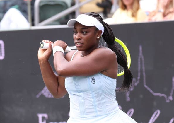 March 30, 2026, Charleston, South Carolina, USA: SLOANE STEPHENS of USA during the match against R. Zarazua of Mexico in first round of tennis tournament WTA, Tennis Damen 500 Charleston Open. Stephens lost 2:6, 0:6. Charleston USA - ZUMAc278 20260330_zsp_c278_006 Copyright: xMarcinxCholewinskix
