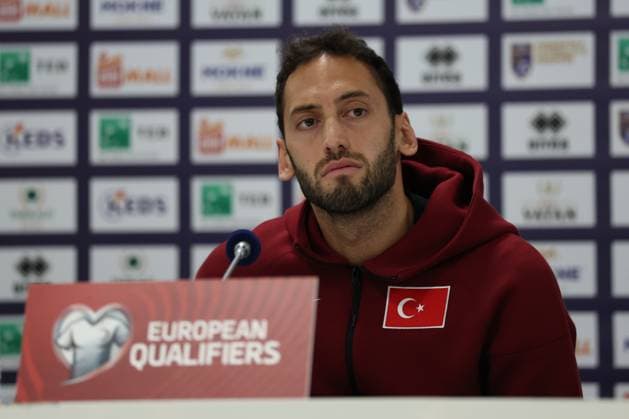 30 MAR 2026 SOCCER KO PLAY-OFFS EUROPEAN QUALIFIERS, Turkey national team, Nationalteam Pre-Match press conference, PK, Pressekonferenz Hakan Calhanoglu of the Türkiye national team speaks during a pre-match press conference ahead of the KO play-offs European Qualifiers match Pristina Pristina, Kosovo Fadil Vokrri Stadium Fadil Vokrri Stadium KOSOVO