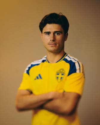 260329 Besfort Zeneli of the Swedish national football team poses for a portrait on March 29, 2026 in Stockholm. Editors note: Picture taken with a tilt-shift lens. Photo: Joel Marklund BILDBYRAN kod JM JM0813 bbeng fotboll football soccer fotball vm-kval FIFA World Cup, WM, Weltmeisterschaft, Fussball qualifier porträtt portrait sverige sweden sverige a *** 260329 Besfort Zeneli of the Swedish national football team poses for a portrait on March 29, 2026 in Stockholm Editors note Picture taken with a tilt shift lens Photo Joel Marklund BILDBYRAN kod JM JM0813 bbeng fotboll football soccer fotball vm kval fifa world cup qualifier porträtt portrait sverige sweden sverige a  Copyright: JOELxMARKLUND BB260329JM308