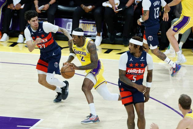 LOS ANGELES, CA - MARCH 30: Los Angeles Lakers forward Jarred Vanderbilt (2) drives to the basket during the Washington Wizards vs Los Angeles Lakers game on March 30, 2026, at Crypto.com Arena in Los Angeles, CA. (Photo by Jevone Moore Icon Sportswire) NBA, Basketball Herren, USA MAR 30 Washington Wizards at Los Angeles Lakers EDITORIAL USE ONLY Icon20260330051