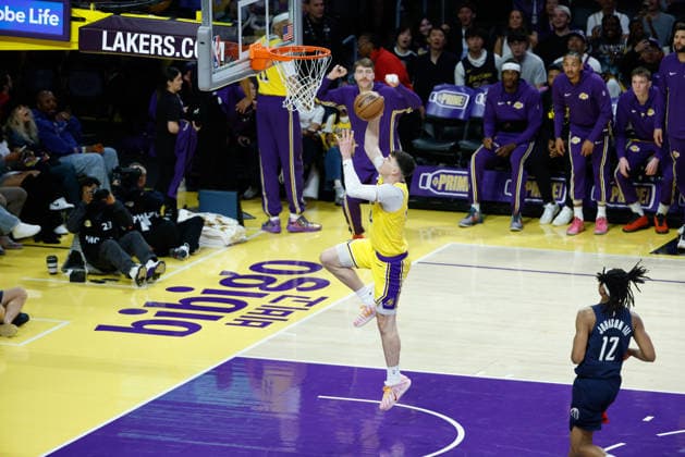 LOS ANGELES, CA - MARCH 30: Los Angeles Lakers forward Jake LaRavia (12) goes up for a dunk during the Washington Wizards vs Los Angeles Lakers game on March 30, 2026, at Crypto.com Arena in Los Angeles, CA. (Photo by Jevone Moore Icon Sportswire) NBA, Basketball Herren, USA MAR 30 Washington Wizards at Los Angeles Lakers EDITORIAL USE ONLY Icon20260330019