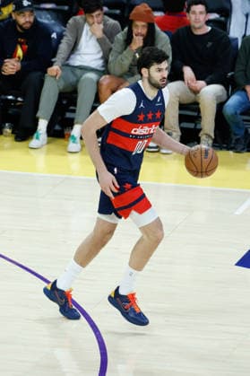 LOS ANGELES, CA - MARCH 30: Washington Wizards forward Tristan Vukcevic (00) dribbles the ball during the Washington Wizards vs Los Angeles Lakers game on March 30, 2026, at Crypto.com Arena in Los Angeles, CA. (Photo by Jevone Moore Icon Sportswire) NBA, Basketball Herren, USA MAR 30 Washington Wizards at Los Angeles Lakers EDITORIAL USE ONLY Icon20260330027