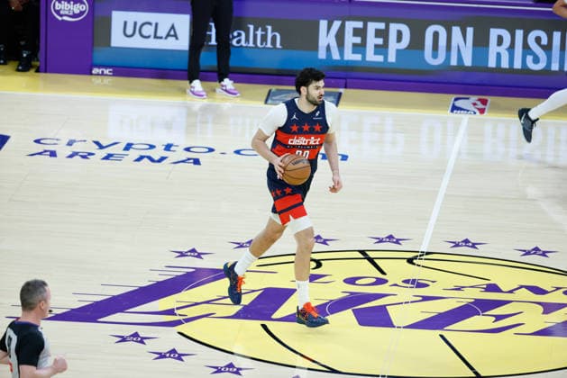 LOS ANGELES, CA - MARCH 30: Washington Wizards forward Tristan Vukcevic (00) dribbles the ball during the Washington Wizards vs Los Angeles Lakers game on March 30, 2026, at Crypto.com Arena in Los Angeles, CA. (Photo by Jevone Moore Icon Sportswire) NBA, Basketball Herren, USA MAR 30 Washington Wizards at Los Angeles Lakers EDITORIAL USE ONLY Icon20260330028