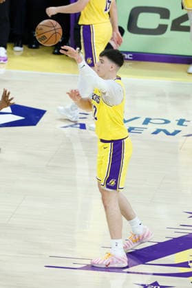 LOS ANGELES, CA - MARCH 30:Los Angeles Lakers forward Jake LaRavia (12) passes the ball during the Washington Wizards vs Los Angeles Lakers game on March 30, 2026, at Crypto.com Arena in Los Angeles, CA. (Photo by Jevone Moore Icon Sportswire) NBA, Basketball Herren, USA MAR 30 Washington Wizards at Los Angeles Lakers EDITORIAL USE ONLY Icon20260330039