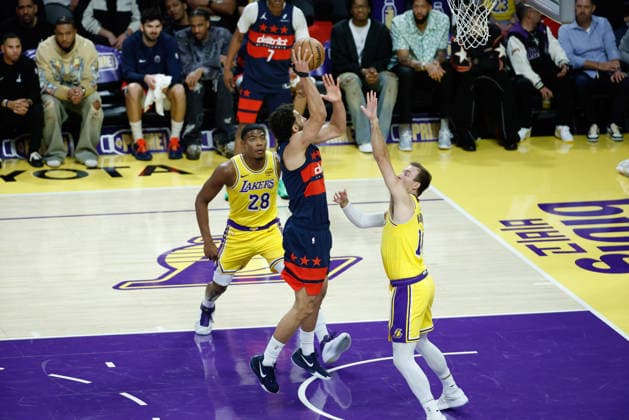 LOS ANGELES, CA - MARCH 30: Washington Wizards forward Anthony Gill (16) goes up for a shot during the Washington Wizards vs Los Angeles Lakers game on March 30, 2026, at Crypto.com Arena in Los Angeles, CA. (Photo by Jevone Moore Icon Sportswire) NBA, Basketball Herren, USA MAR 30 Washington Wizards at Los Angeles Lakers EDITORIAL USE ONLY Icon20260330045