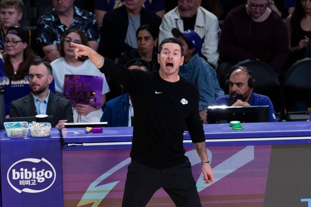 March 30, 2026, Los Angeles, California, USA: Los Angeles Lakers head coach JJ Redick directs against the Washington Wizards during an NBA, Basketball Herren, USA basketball game at Crypto.com Arena on Monday, March 30, 2026 in Los Angeles. Los Angeles USA - ZUMAc68_ 20260330_zaf_c68_049 Copyright: xRingoxChiux