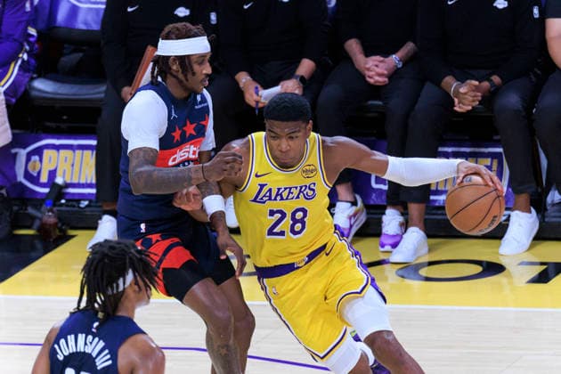 March 30, 2026, Los Angeles, California, USA: Rui Hachimura 28 of the Los Angeles Lakers drives past Jamir Watkins 5 of the Washington Wizards during their regular season NBA, Basketball Herren, USA game on Monday March 30, 2026 at Crypto.com Arena in Los Angeles, California. Lakers defeat Wizards, 120-101. ARIANA RUIZ PI Los Angeles USA - ZUMAp124 20260330_zaa_p124_003 Copyright: xArianaxRuizx