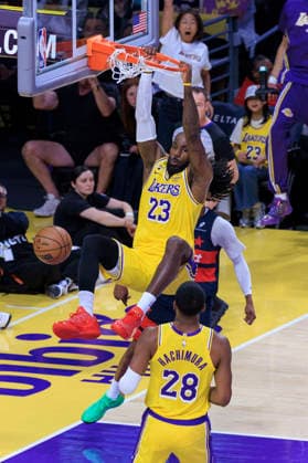 March 30, 2026, Los Angeles, California, USA: LeBron James 23 of the Los Angeles Lakers dunks the ball during their regular season NBA, Basketball Herren, USA game against the Washington Wizards on Monday March 30, 2026 at Crypto.com Arena in Los Angeles, California. Lakers defeat Wizards, 120-101. ARIANA RUIZ PI Los Angeles USA - ZUMAp124 20260330_zaa_p124_008 Copyright: xArianaxRuizx